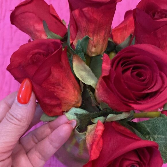 Elegant Red Rose Bouquet in Glass Vase - Picture 3 of 7